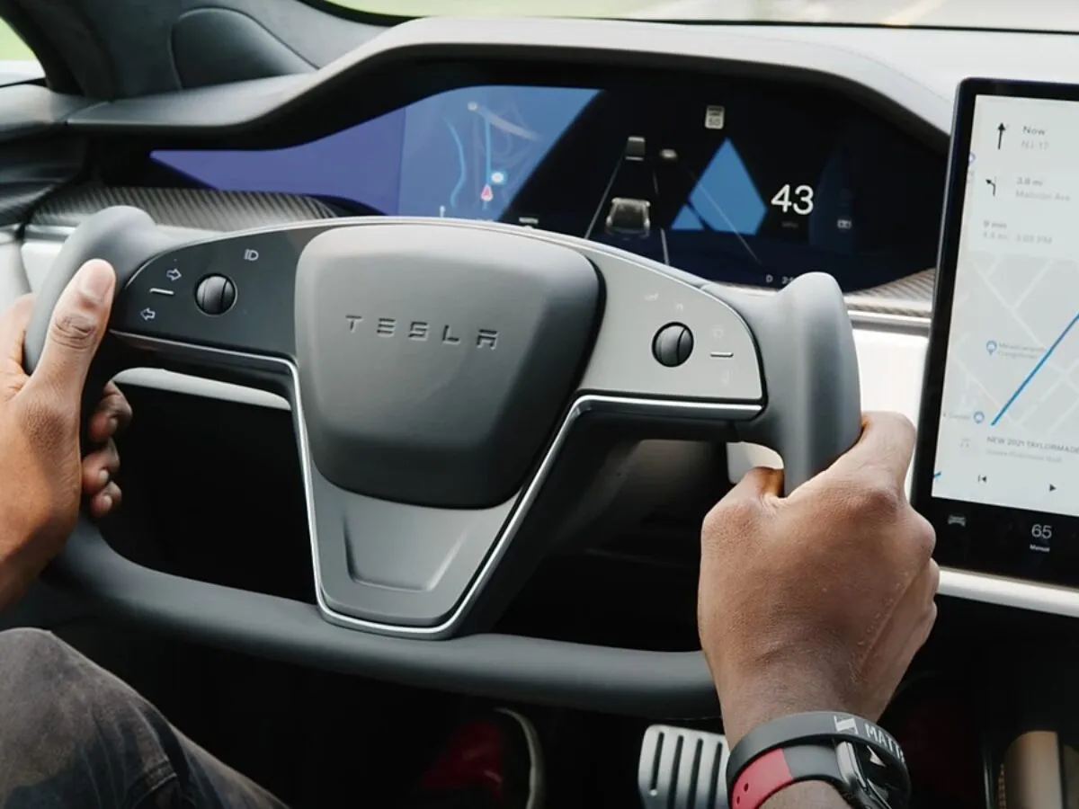 Официальные модификации представляют опасность? Tesla отзывает два автомобиля...