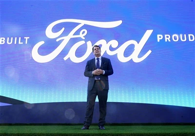 Генеральный директор Ford призывает инвесторов сместить фокус с FSD Tesla на ...