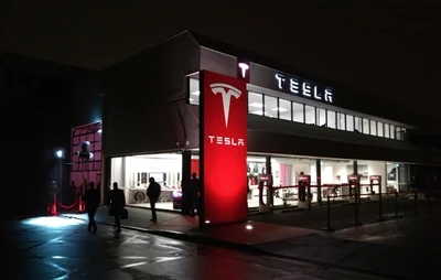 Tesla объявляет о мартовских акциях и получает скидку до 34 600 иен
