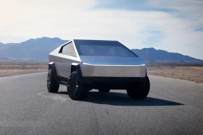 Tesla Cybertruck стартует в Канаде