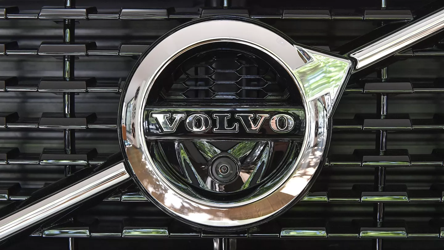 Volvo Cars снова снижает рентабельность и прогноз выручки