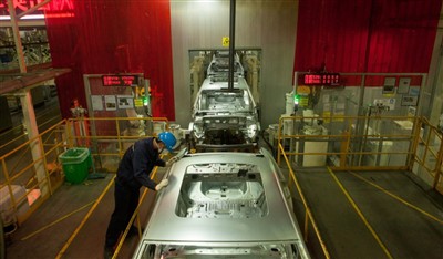 Ford передаст поставщикам больше производства двигателей внутреннего сгорания...